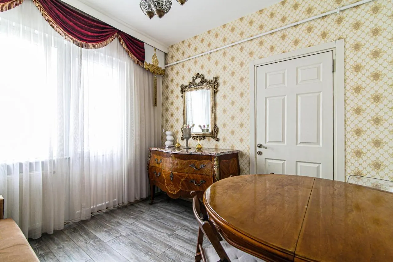 Lovely Flat In Cihangir Near Public Transportation Istanbul Tyrkiet